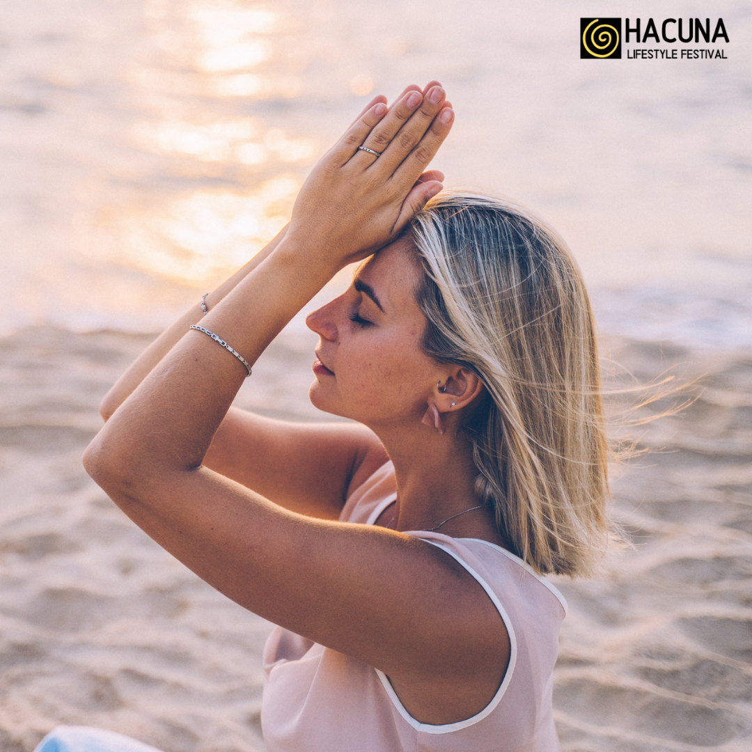 Yoga am Strand: Die besten Übungen für Entspannung und Flexibilität